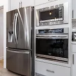 *New*Chic Modern Home*King Bed*Foosball*Sleeps 8!
