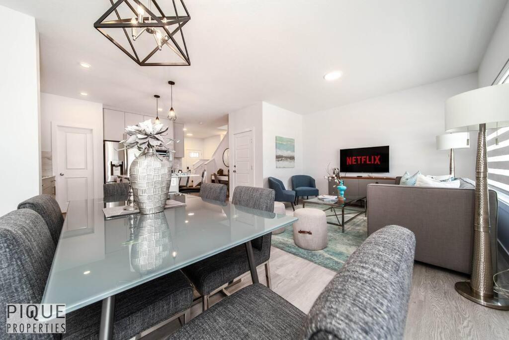 *new*chic Modern Home*king Bed*foosball*sleeps 8! *