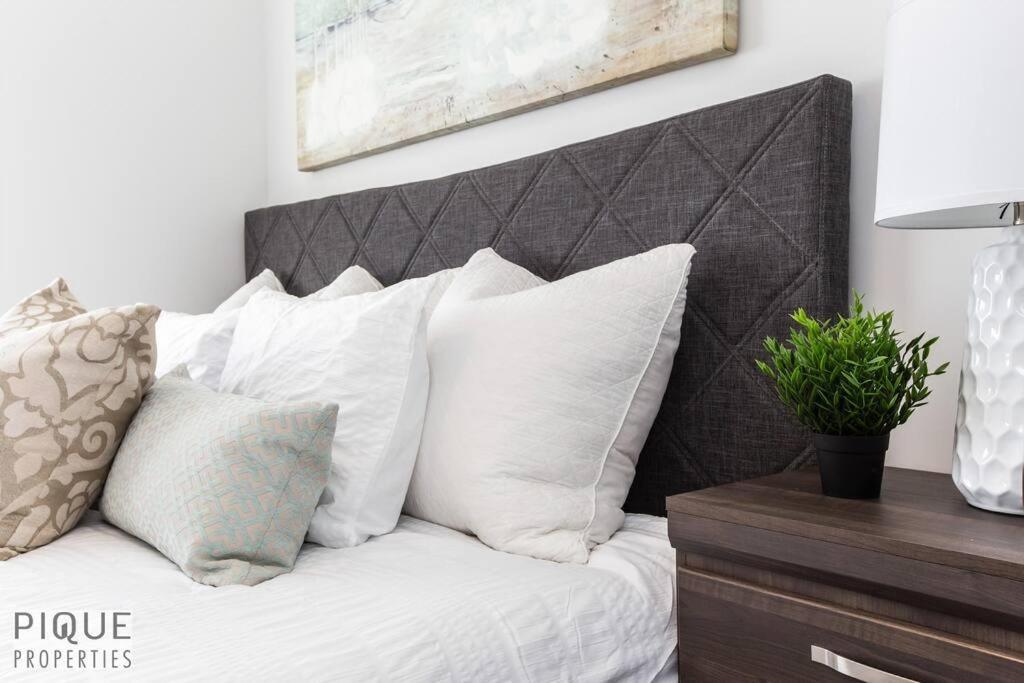 *new*chic Modern Home*king Bed*foosball*sleeps 8! Edmonton