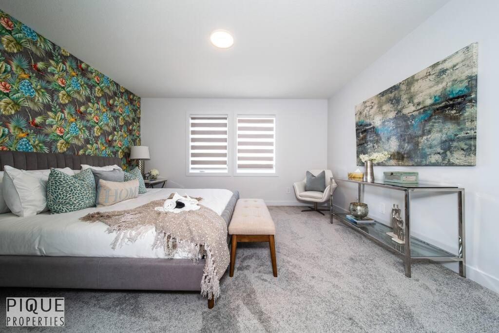 *new*chic Modern Home*king Bed*foosball*sleeps 8! *
