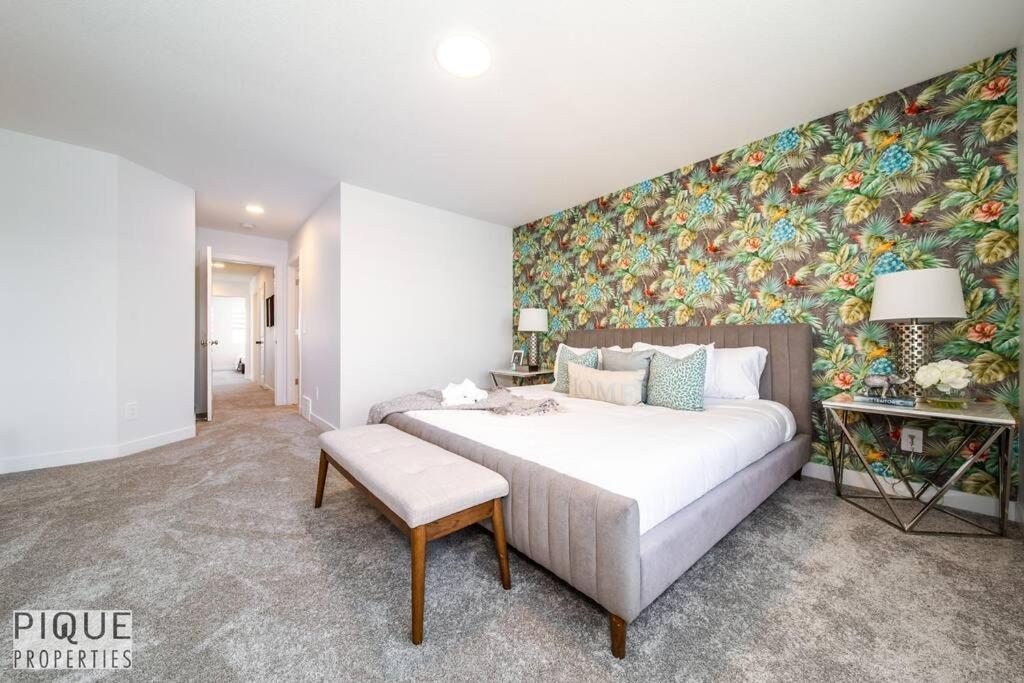 *new*chic Modern Home*king Bed*foosball*sleeps 8! Holiday home *