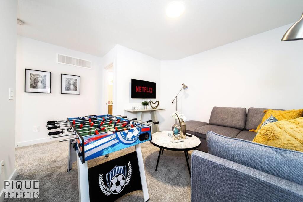 *new*chic Modern Home*king Bed*foosball*sleeps 8! *
